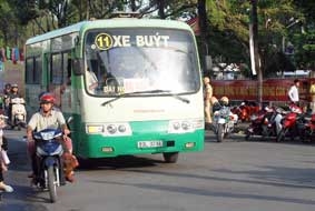 Phát triển mạng lưới vận tải hành khách công cộng 
để giảm thiểu tai nạn giao thông và chống ùn tắc giao thông