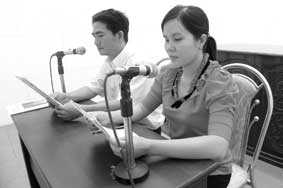 Phấn đấu là những chiến sĩ trên mặt trận tư tưởng 
văn hóa như lời bác dạy