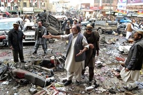 Ít nhất 120 người chết trong loa&#803;t 
đánh bom kinh hoa&#768;ng ơ&#777; Pakistan