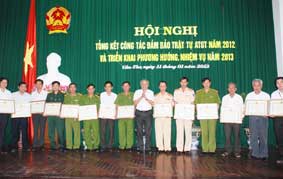 Phấn đấu giảm tối thiểu 10%-20% vụ ùn tắc giao thông
và ngăn chặn kịp thời tình trạng đua xe trái phép