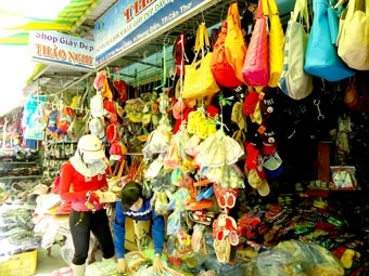 Chuẩn bị Tết ở chợ ngoại thành