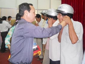 Giúp hội viên Hội Nông dân nâng cao nhận thức về an toàn giao thông