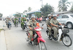 Mít-tinh tuyên truyền kiềm chế tai nạn giao thông