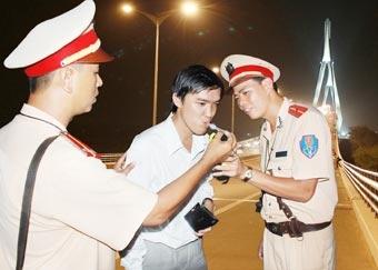 Tăng cường tuần tra, xử lý và khắc phục 
tình trạng xuống cấp, hư hỏng của các tuyến đường