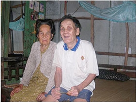 Trao tiền từ thiện