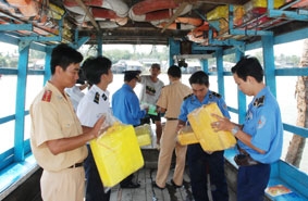 Phối hợp kiểm tra liên ngành đảm bảo trật tự 
an toàn giao thông đường thủy