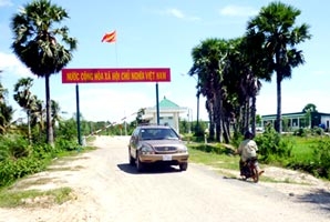 Chống buôn lậu tuyến biên giới vẫn còn nhiều khó khăn