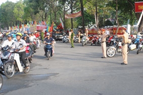 Tập trung các giải pháp chống ùn tắc giao thông, đua xe trái phép