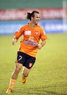 Rắc rối chung quanh cái tên CLB