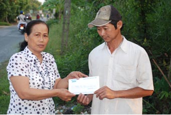 TRAO TIỀN TỪ THIỆN