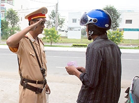 Thường xuyên kiểm tra, chấn chỉnh, xử lý cán bộ, chiến sĩ có biểu hiện tiêu cực trong thực thi nhiệm vụ