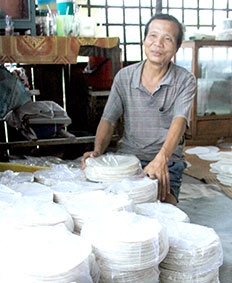 Làng bánh phồng Phú Mỹ nhộn nhịp mùa Tết