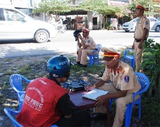 Xử lý đúng, nghiêm đối với các hành vi vi phạm 
có thể dẫn đến tai nạn giao thông