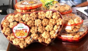 Bánh hạnh nhân Chợ Mới