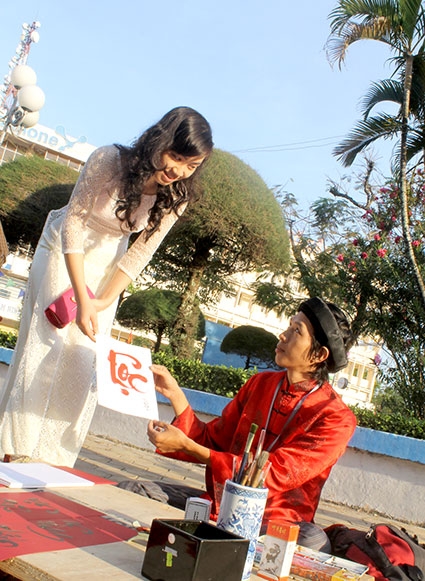 “Sắc xuân miệt vườn”