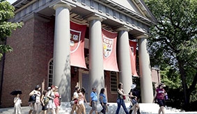 Hàng chục sinh viên Harvard bị đình chỉ 
học vì gian lận thi cử