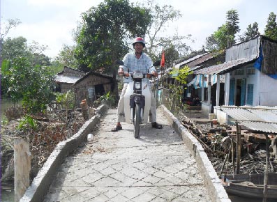 Người tích cực tham gia xây dựng giao thông nông thôn
