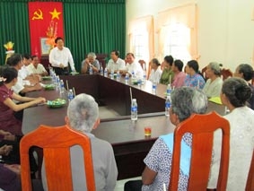 Thăm và tặng quà cho gia đình chính sách, gia đình khó khăn ở huyện Trà Cú, tỉnh Trà Vinh