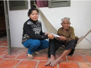 TRAO TIỀN TỪ THIỆN