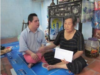 TRAO TIỀN TỪ THIỆN