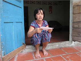 Trao tiền từ thiện