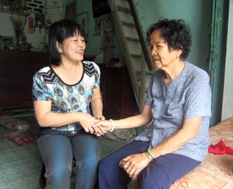 HẾT LÒNG GIÚP ĐỠ, CHĂM LO CHO NGƯỜI NGHÈO