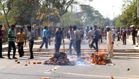 Bạo loạn bùng phát sau khi 
một lãnh đạo Hồi giáo bị kết án tử