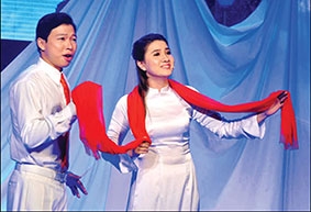 Ngọc Quyền:

Thật hạnh phúc khi được đứng trên sân khấu