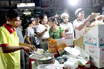 14.200 lượt người 
đến tham quan, mua sắm