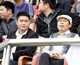 Ông bầu khoái  “dọa”