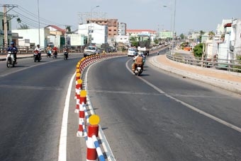 TRIỂN KHAI CÁC GIẢI PHÁP ĐẢM BẢO TRẬT TỰ AN TOÀN GIAO THÔNG