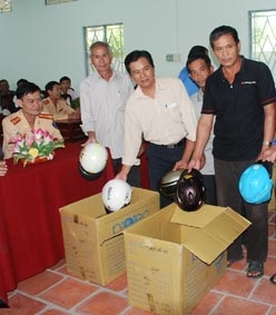 NÔNG DÂN CAM KẾT KHÔNG VI PHẠM AN TOÀN GIAO THÔNG