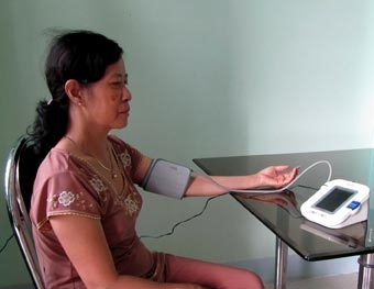Theo dõi sức khỏe người già, trẻ nhỏ tại nhà