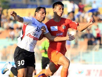 “Gạch” và “Gỗ” lại đụng nhau