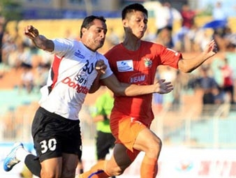 “Gạch” và “Gỗ” lại đụng nhau