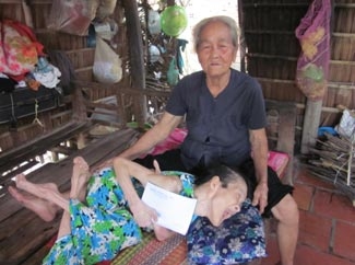 TRAO TIỀN TỪ THIỆN