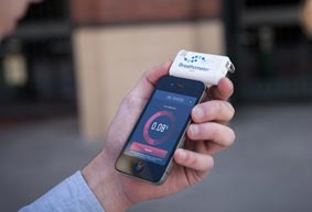 Thiết bị đo nồng độ cồn trên điện thoại thông minh