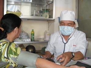 Điều trị bệnh đau nhức xương khớp bằng y học cổ truyền