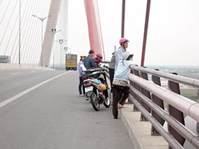 Cần đẩy nhanh tiến độ xây dựng, 

đảm bảo trật tự an toàn giao thông