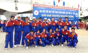 Đội thuyền rồng “chân đất”