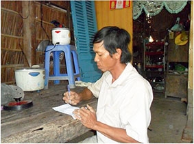 Trao tiền từ thiện