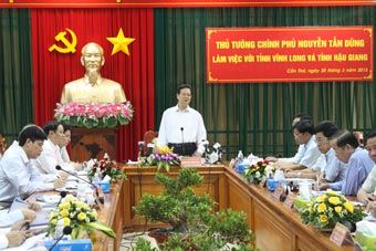 Thủ tướng Nguyễn Tấn Dũng làm việc với lãnh đạo hai tỉnh Vĩnh Long và Hậu Giang