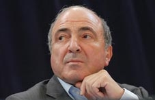 “Bố già Điện Kremlin” 
đột ngột qua đời tại Anh