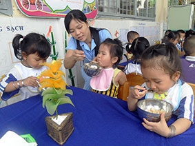 Công việc nặng, thu nhập thấp !