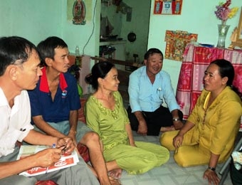 Hết lòng vì dân