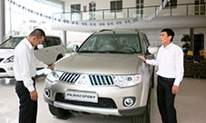 Thị trường ô tô vẫn ảm đạm