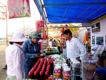 Định hướng mới để phát triển 
đặc sản làng nghề