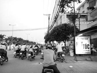 NGĂN CHẶN TÌNH TRẠNG MẤT AN TOÀN GIAO THÔNG TRÊN ĐƯỜNG MẬU THÂN