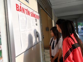 Trường THPT Nguyễn Việt Dũng giáo dục học sinh 
ý thức chấp hành Luật Giao thông đường bộ