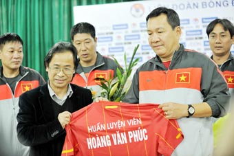 Huấn luyện viên Hoàng Văn Phúc hết “gian truân” chưa?